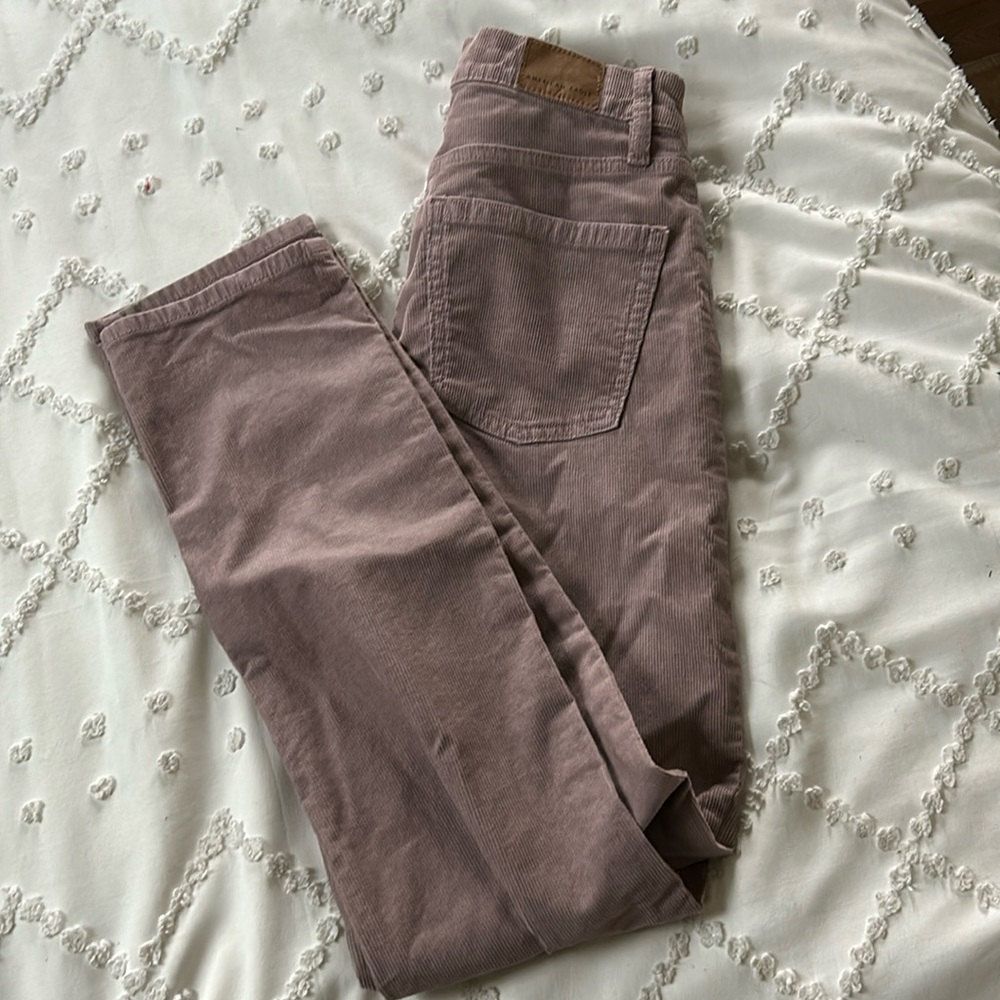 American Eagle mauve colored corduroy straight jeans in size 000